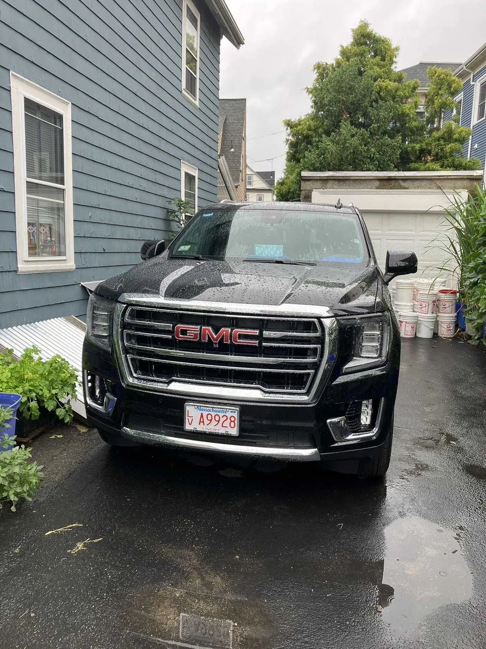 Black GMC Yukon XL exterior, photo 3 for airport transfers