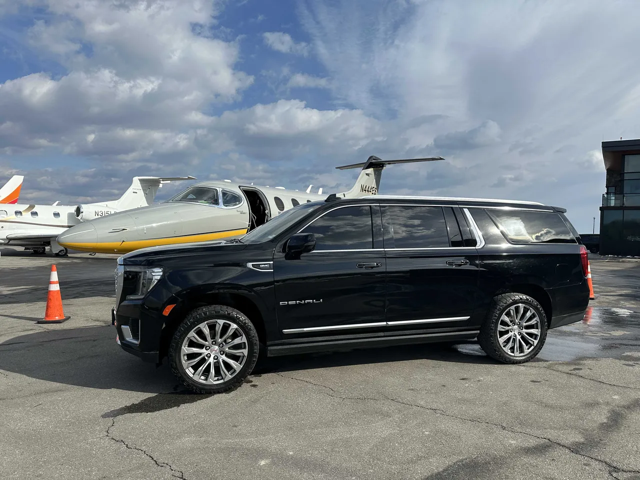 Black GMC Yukon XL Denali with running boards for airport transfers Black GMC Yukon XL Denali with running boards for airport transfers