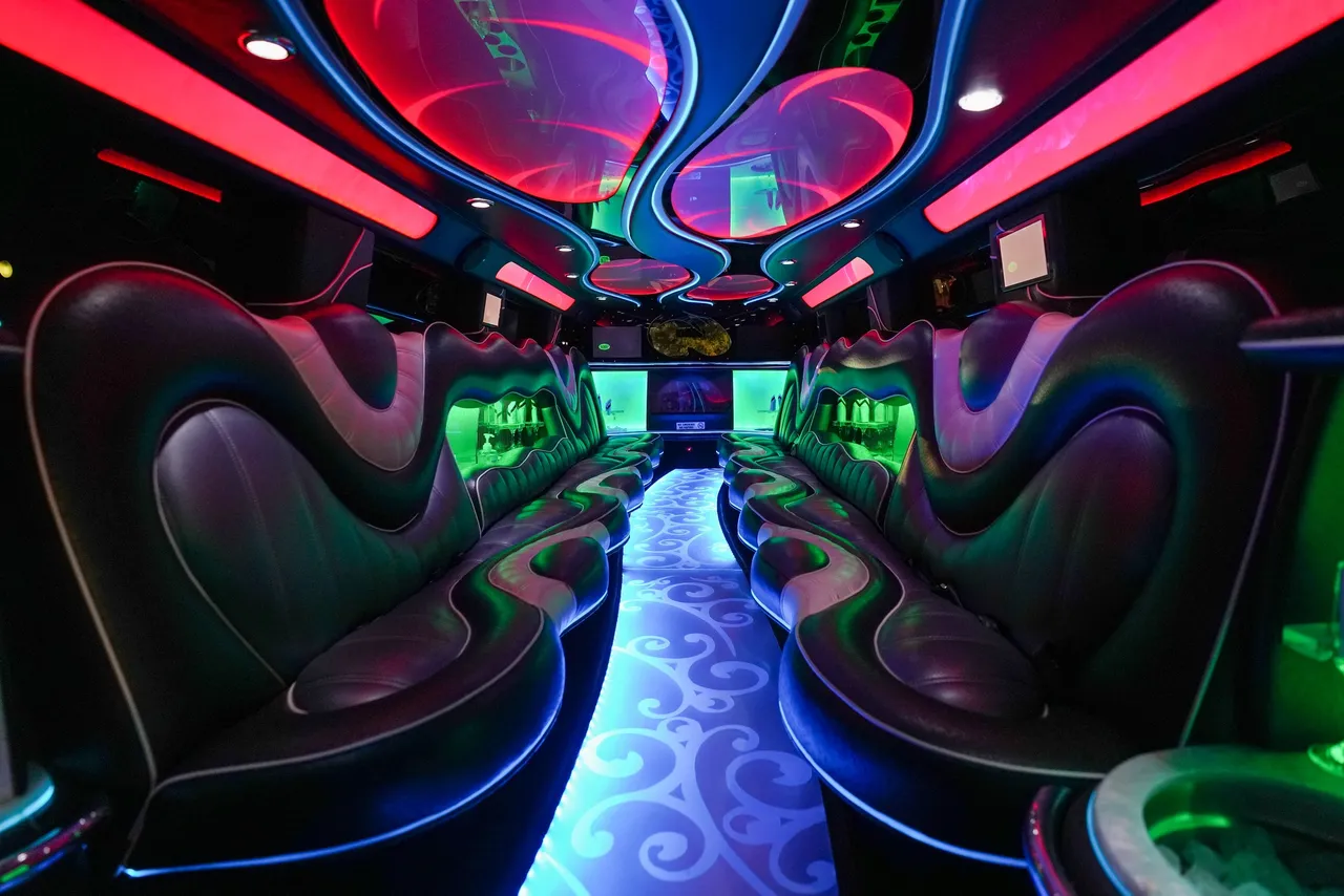 Hummer Limo for limo rental in Carrizo Springs, TX
