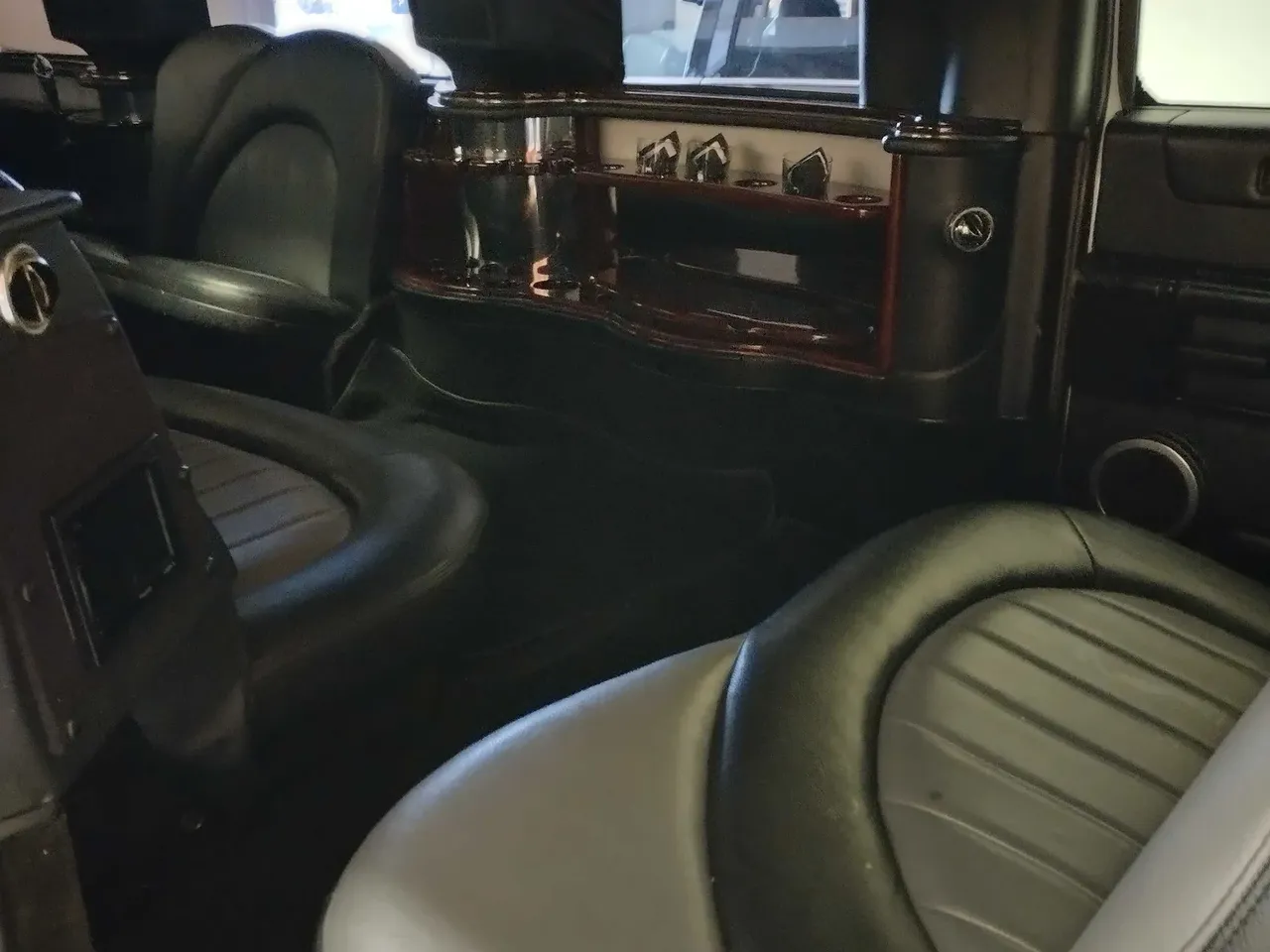 White Hummer Limousine for limo rental White Hummer Limousine for limo rental