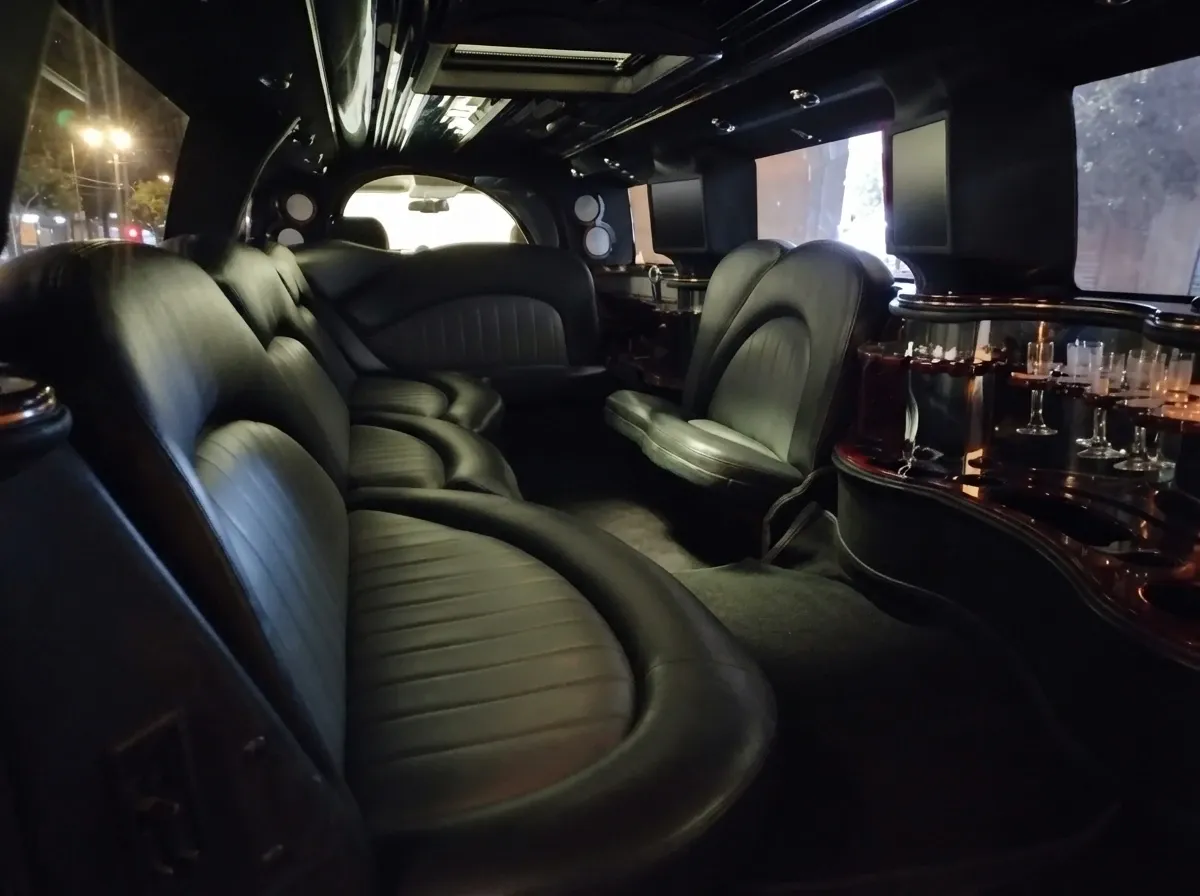 White Hummer Limousine, photo 2 for limo rental White Hummer Limousine, photo 2 for limo rental