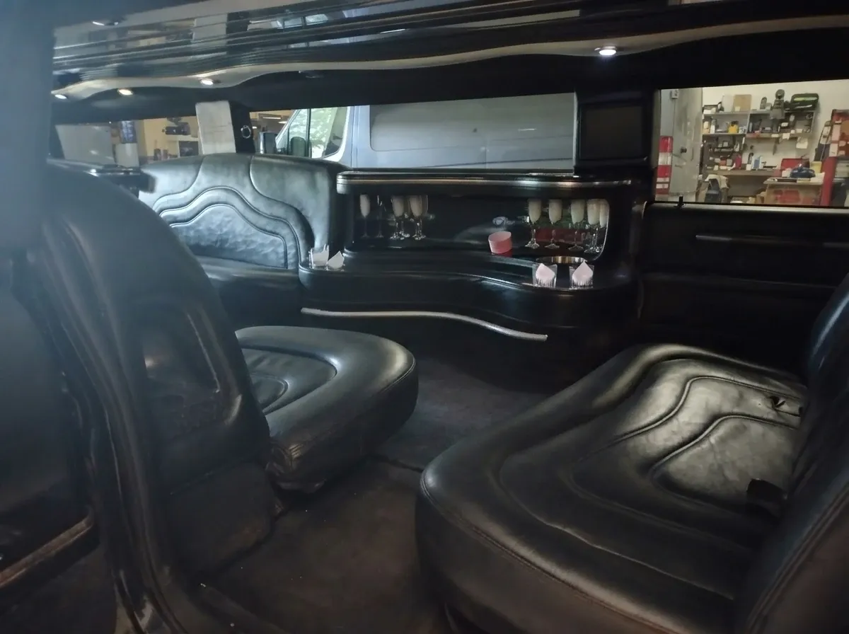 White Hummer Limousine, photo 4 for limo rental White Hummer Limousine, photo 4 for limo rental