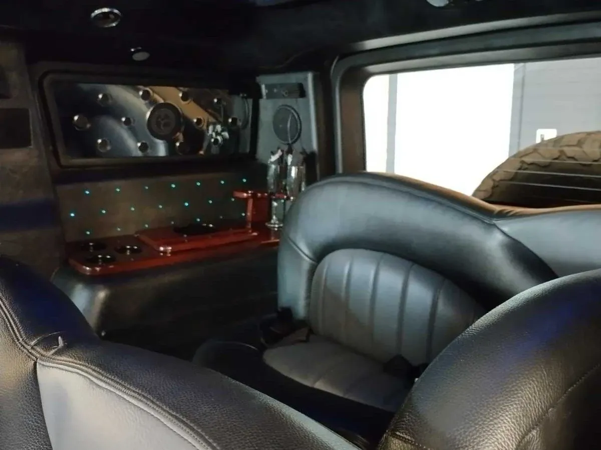 White Hummer Limousine, photo 5 for limo rental White Hummer Limousine, photo 5 for limo rental