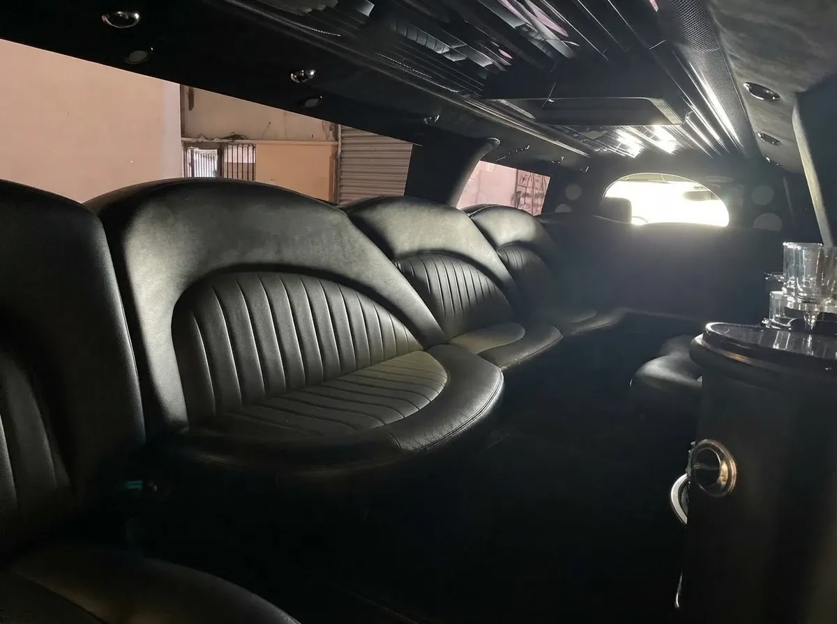 Black Hummer Limousine, photo 4 for limo rental Black Hummer Limousine, photo 4 for limo rental