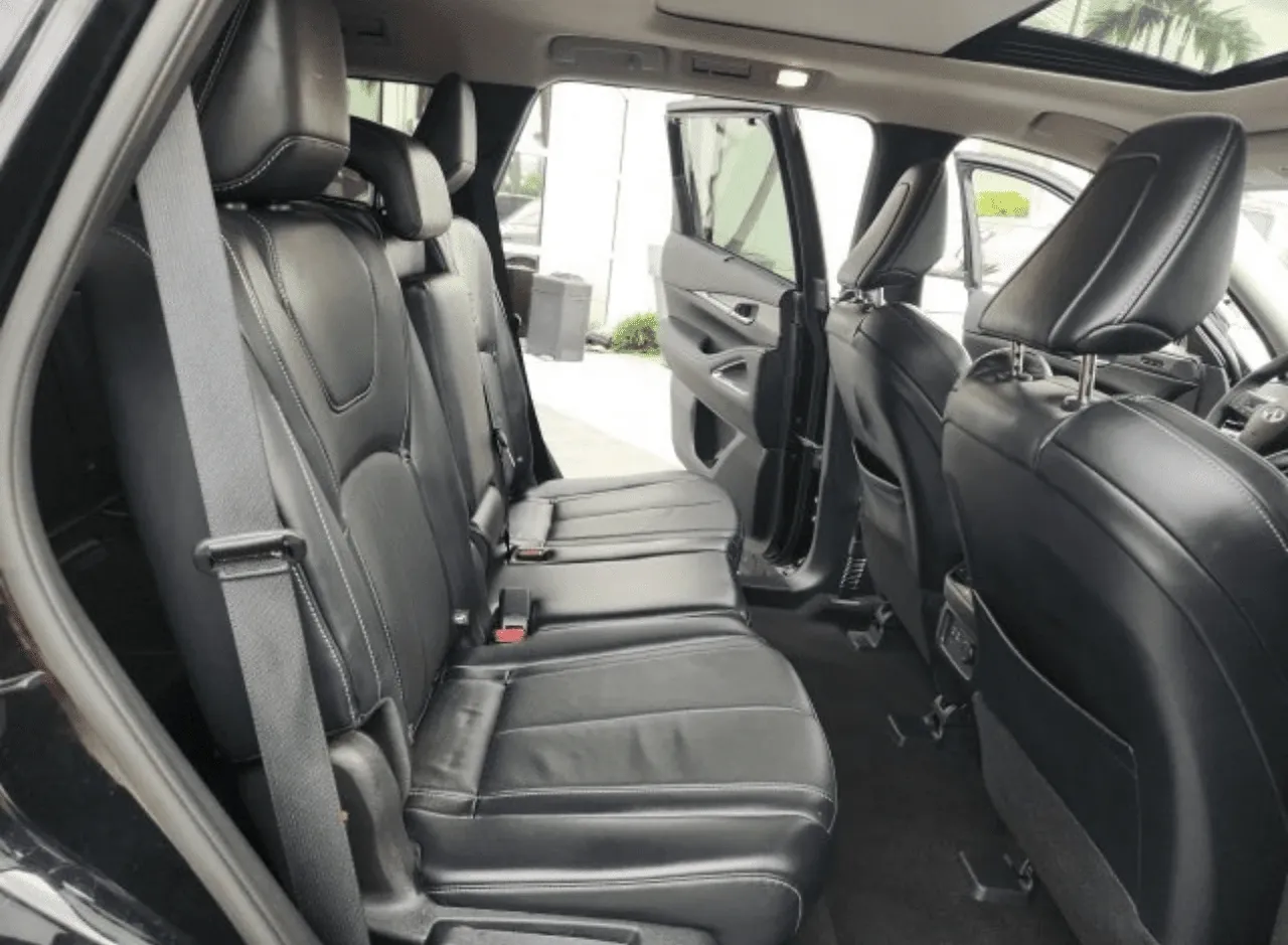 Black Infiniti QX60 for airport transfers Black Infiniti QX60 for airport transfers