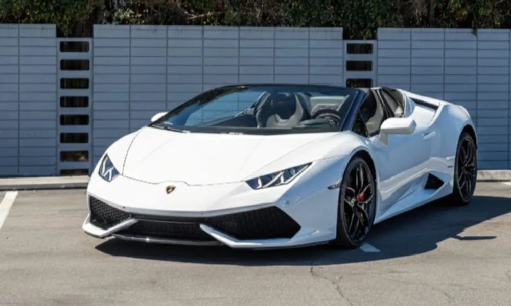 White Lamborghini HuracáN Spyder for sports car rental White Lamborghini HuracáN Spyder for sports car rental