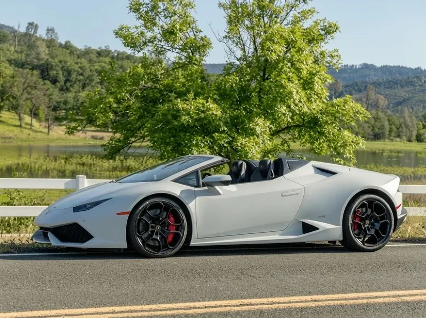 White Lamborghini Huracan LP610-4 Spyder for sports car rental