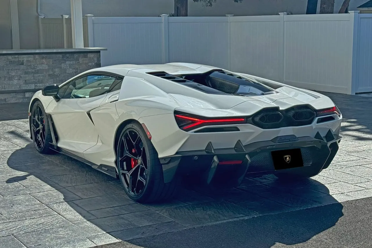 White Lamborghini Revuelto, photo 2 for sports car rental White Lamborghini Revuelto, photo 2 for sports car rental