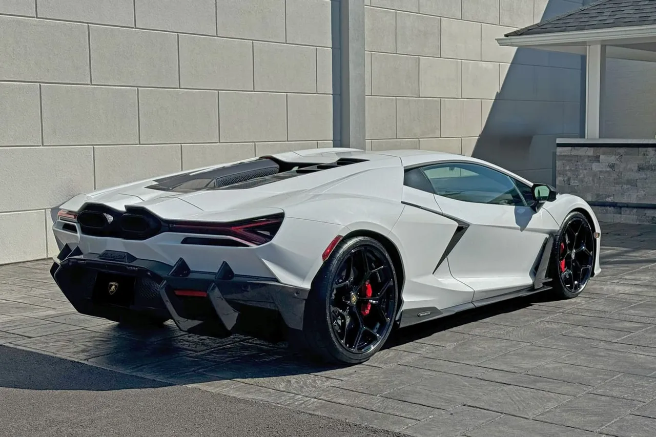 White Lamborghini Revuelto, photo 5 for sports car rental White Lamborghini Revuelto, photo 5 for sports car rental