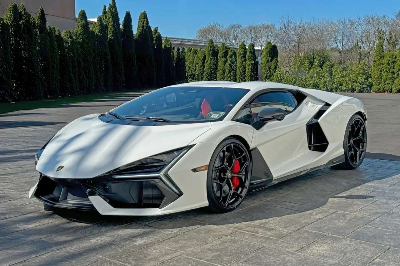White Lamborghini Revuelto, photo 7 for exotic car rental in Houston, TX White Lamborghini Revuelto, photo 7 for exotic car rental in Houston, TX