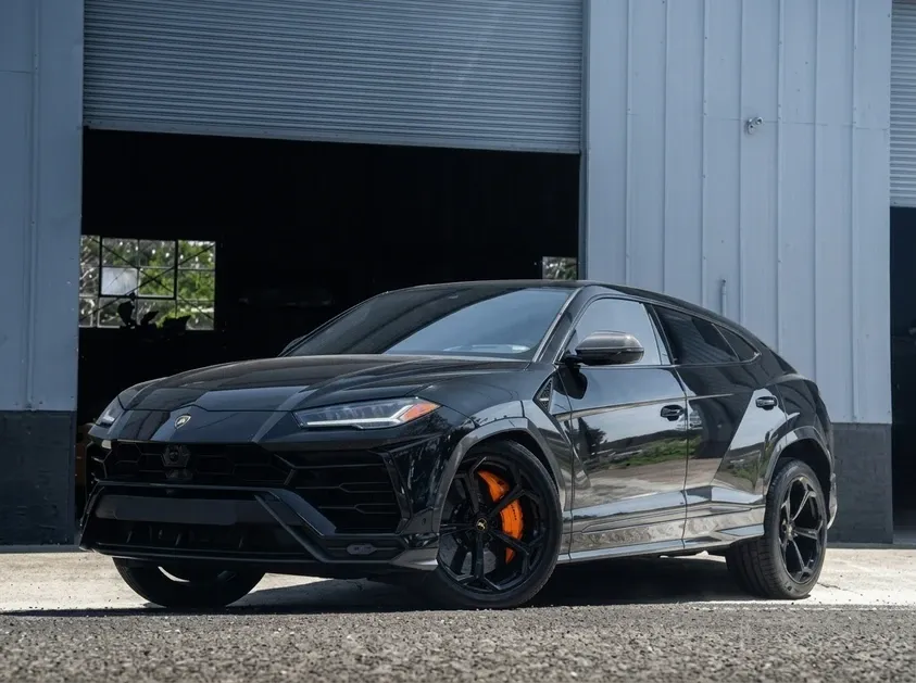 Black Lamborghini Urus for airport transfers Black Lamborghini Urus for airport transfers