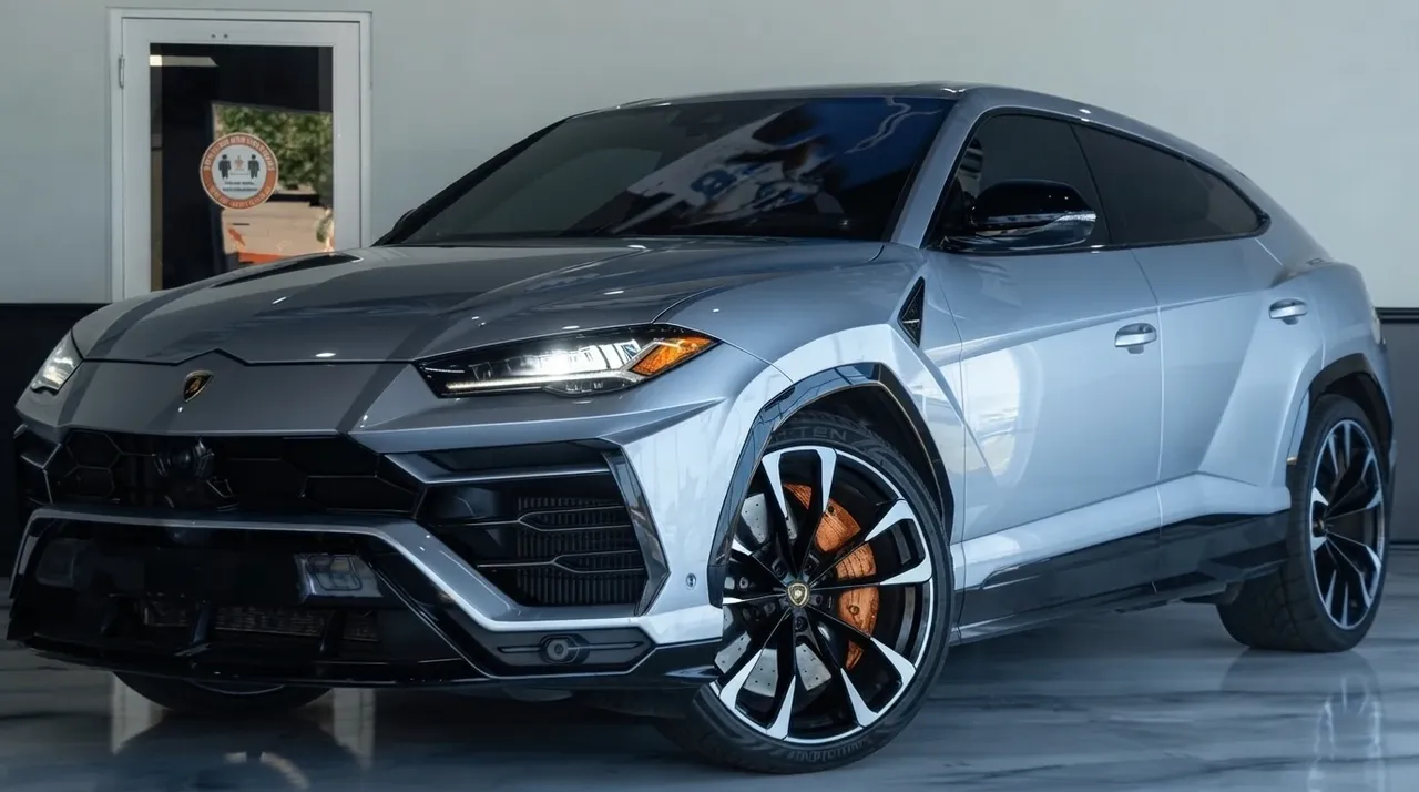 Silver Lamborghini Urus for airport transfers Silver Lamborghini Urus for airport transfers