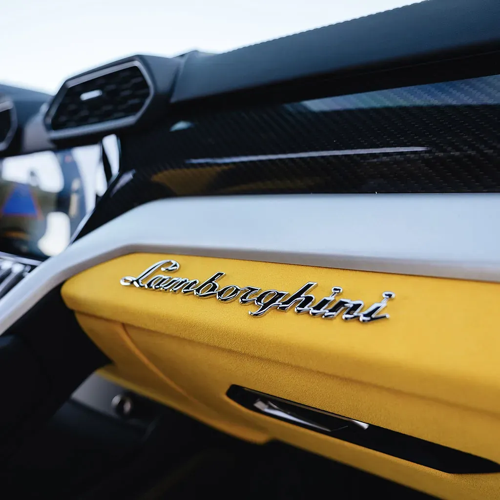 Gold Lamborghini Urus Giallo Auge, photo 3 for airport transfers