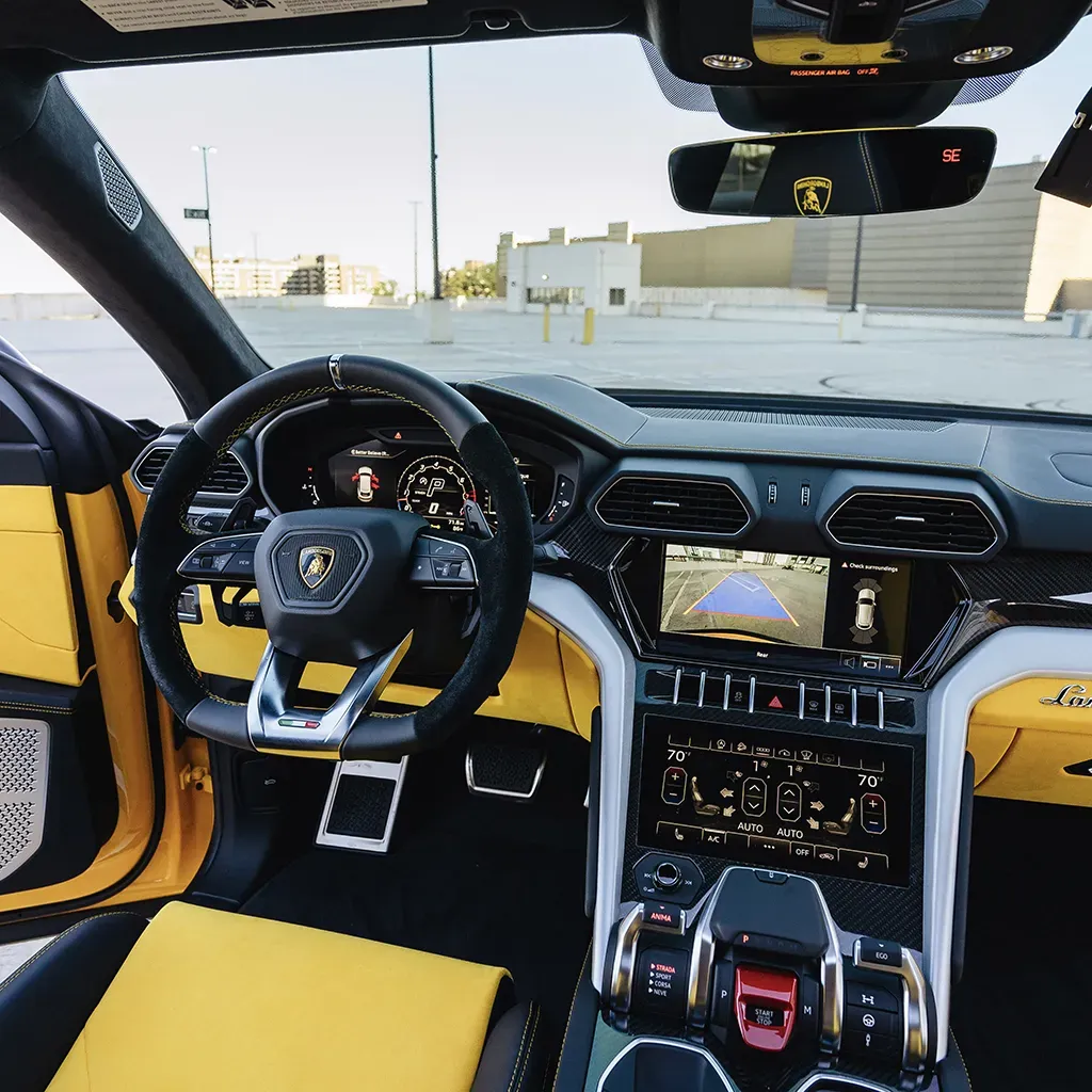 Gold Lamborghini Urus Giallo Auge, photo 4 for airport transfers