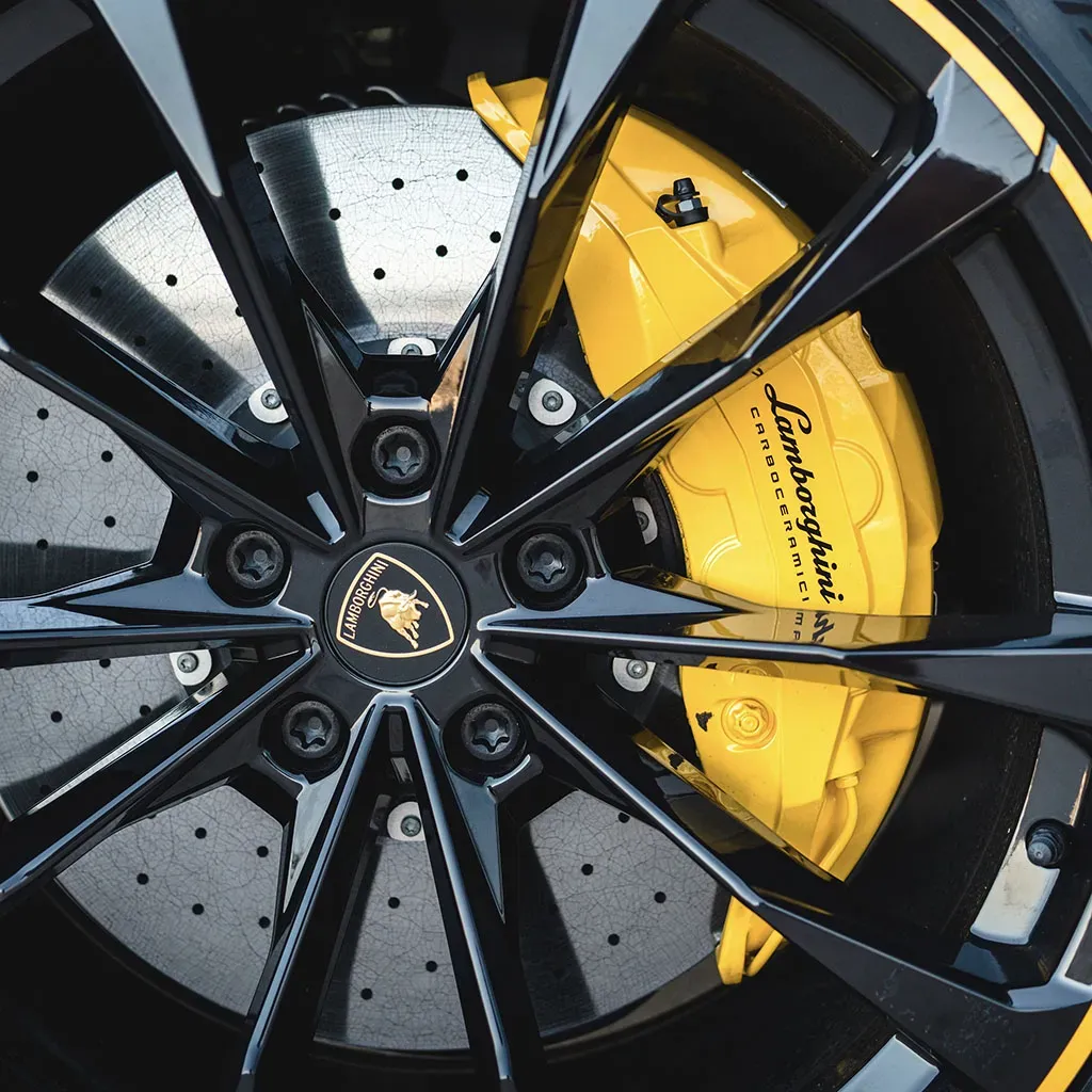 Gold Lamborghini Urus Giallo Auge, photo 6 for airport transfers