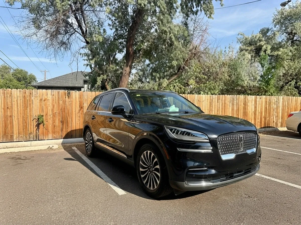 Black Lincoln Aviator, photo 2 for airport transfers Black Lincoln Aviator, photo 2 for airport transfers