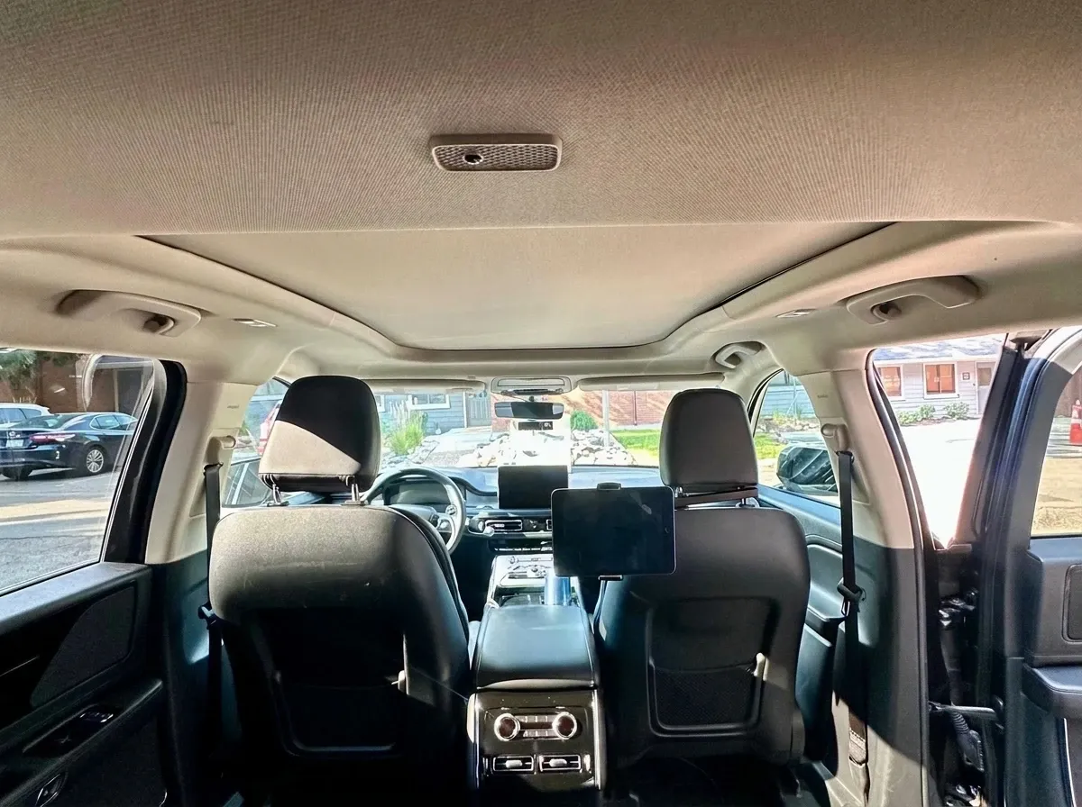 Black Lincoln Aviator, photo 4 for airport transfers Black Lincoln Aviator, photo 4 for airport transfers