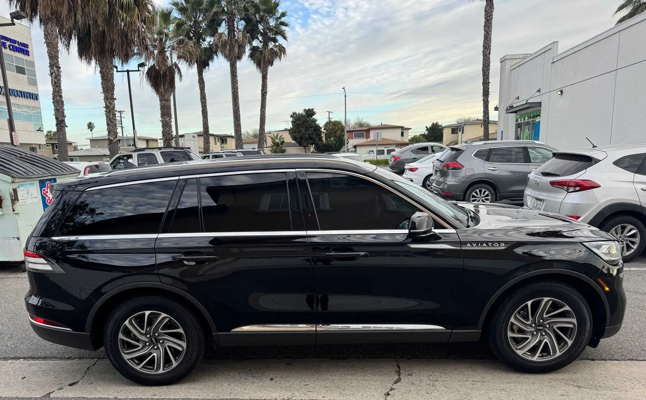 Black Lincoln Aviator exterior for airport transfers in Littlerock, CA