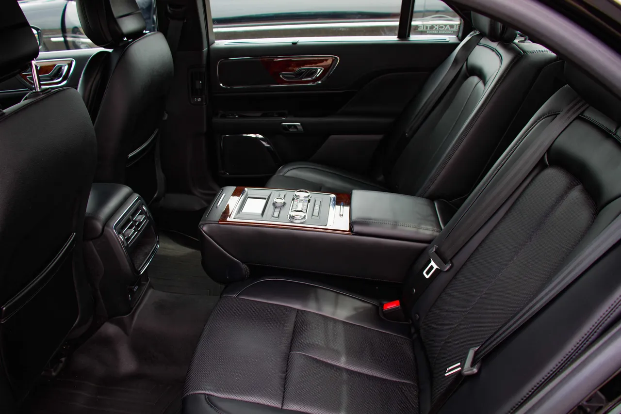 Black Lincoln Continental, photo 2 for sedan rental in Lanesboro, IA