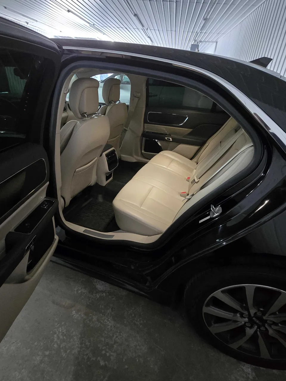 Black Lincoln Continental, photo 2 for sedan rental in Marienville, PA