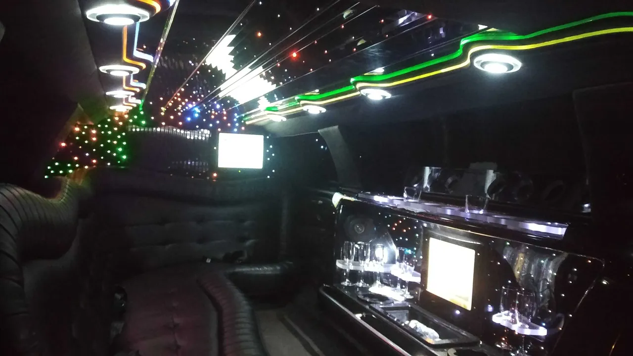 Lincoln limousine interior, photo 3 for limo rental in Huachuca City, AZ