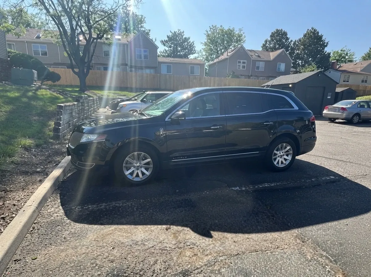 Black Lincoln MKT, photo 2 for airport transfers