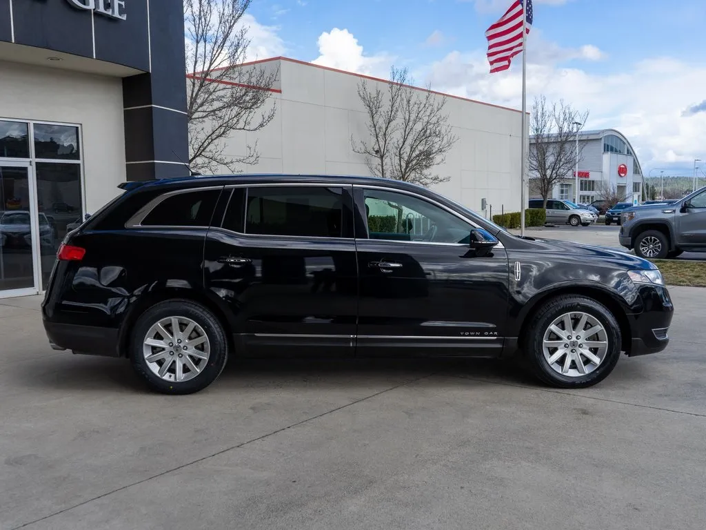 Black Lincoln MKT Executive Sedans, photo 4 for sedan rental in Cascade, MT