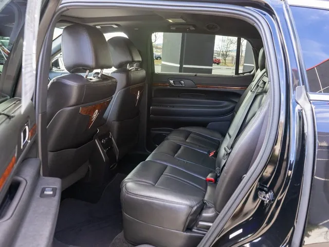 Lincoln MKT Executive Crossover interior, photo 6 for black car service in Kenmore, WA Lincoln MKT Executive Crossover interior, photo 6 for black car service in Kenmore, WA
