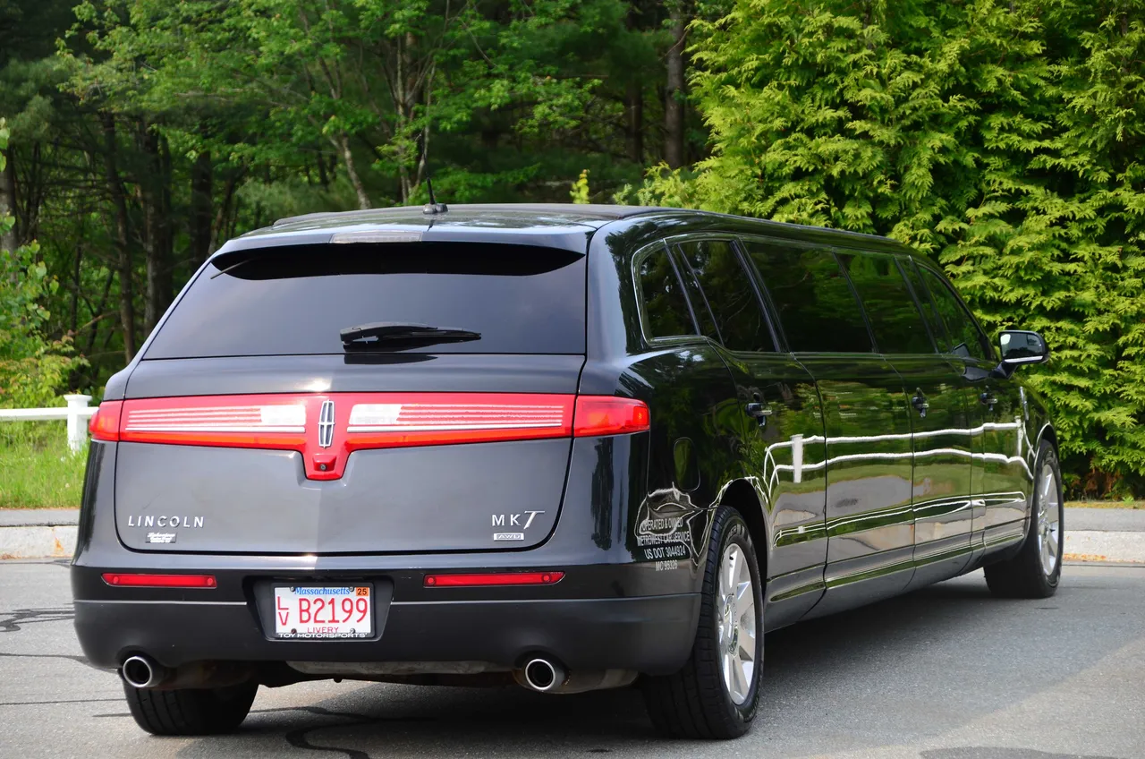 Black Lincoln MKT Limo exterior, photo 2 for prom car rental in Leominster, MA