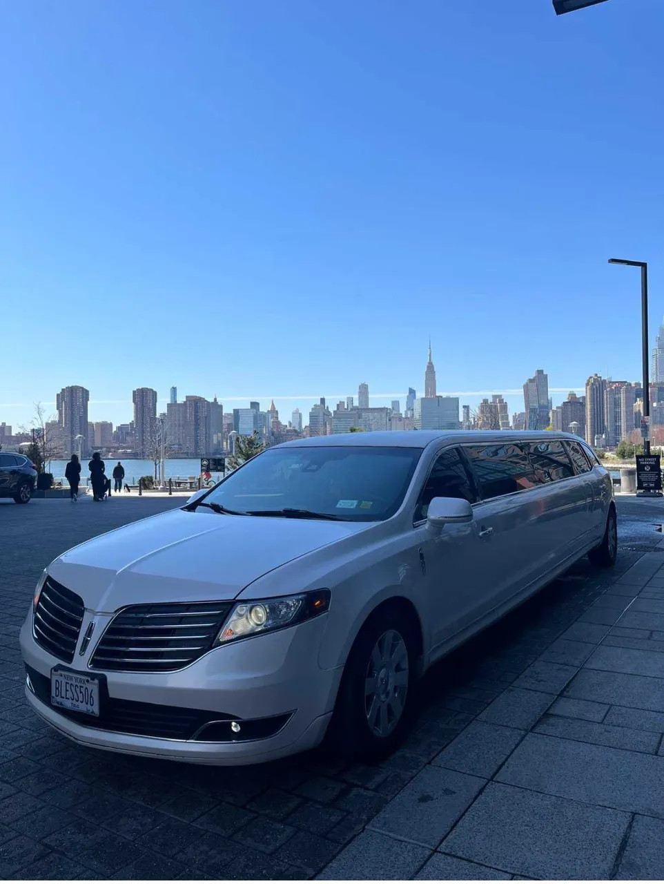 White Lincoln MKT Limo for limo rental in Shawnee On Delaware, PA