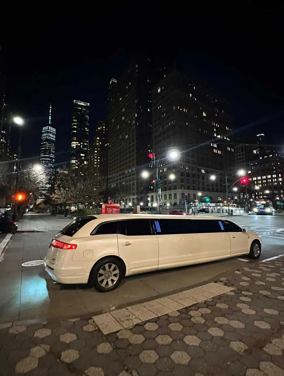 White Lincoln MKT Limo exterior, photo 2 for limo rental in Shawnee On Delaware, PA
