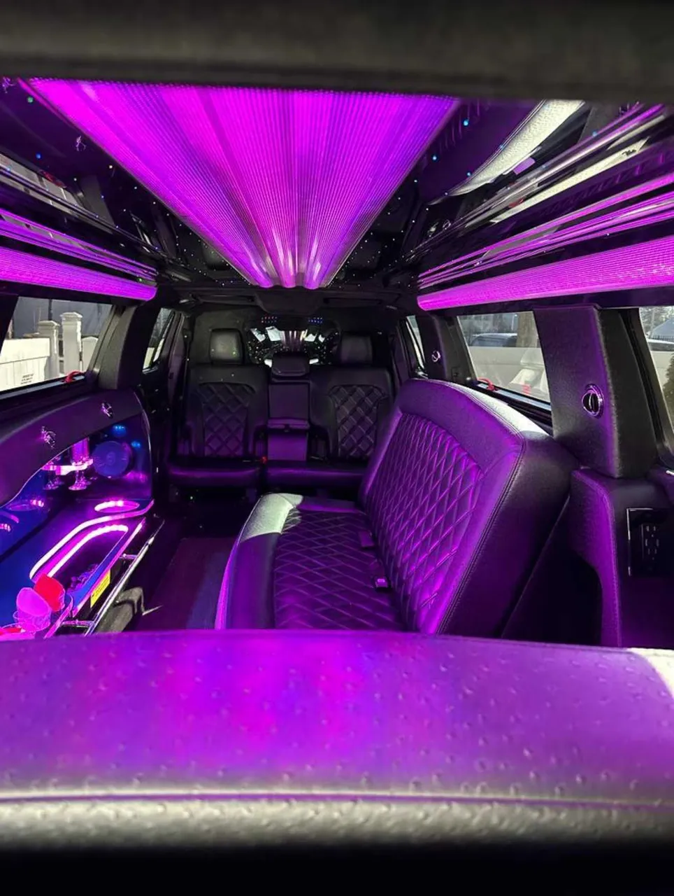 Lincoln MKT Limo interior, photo 4 for limo rental in Shawnee On Delaware, PA