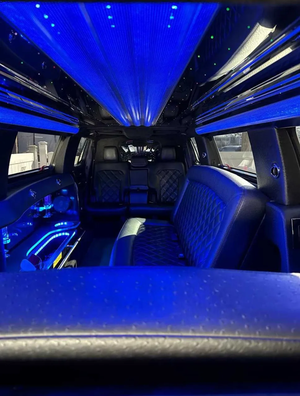 Lincoln MKT Limo interior, photo 5 for limo rental in Shawnee On Delaware, PA