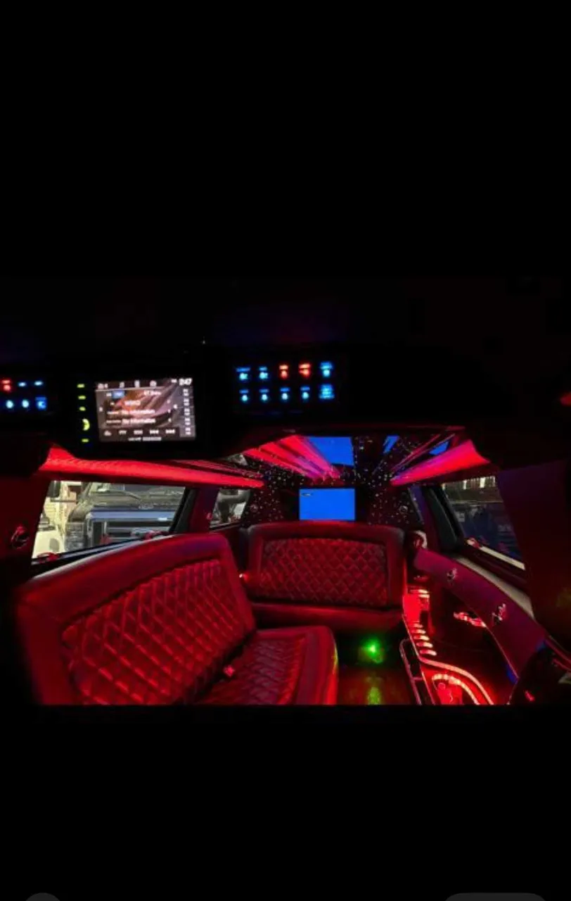 Lincoln MKT Limo interior, photo 6 for limo rental in Shawnee On Delaware, PA