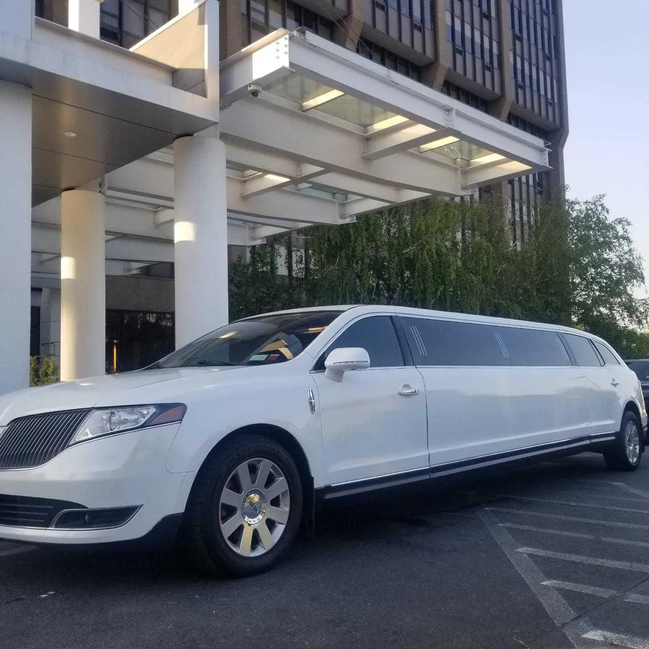 White Lincoln MKT Limo for prom car rental in Prospect Park, PA