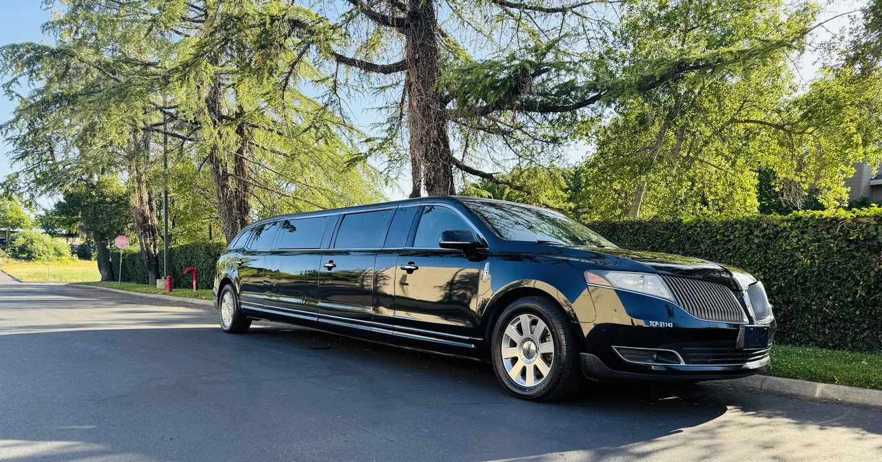 Black Lincoln MKT Limousine, photo 2 for limo rental Black Lincoln MKT Limousine, photo 2 for limo rental