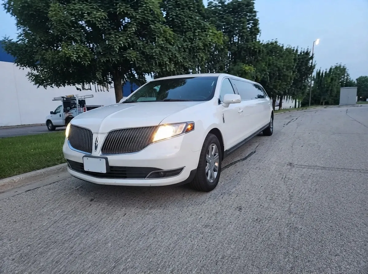 White Lincoln MKT Limousine for limo rental White Lincoln MKT Limousine for limo rental