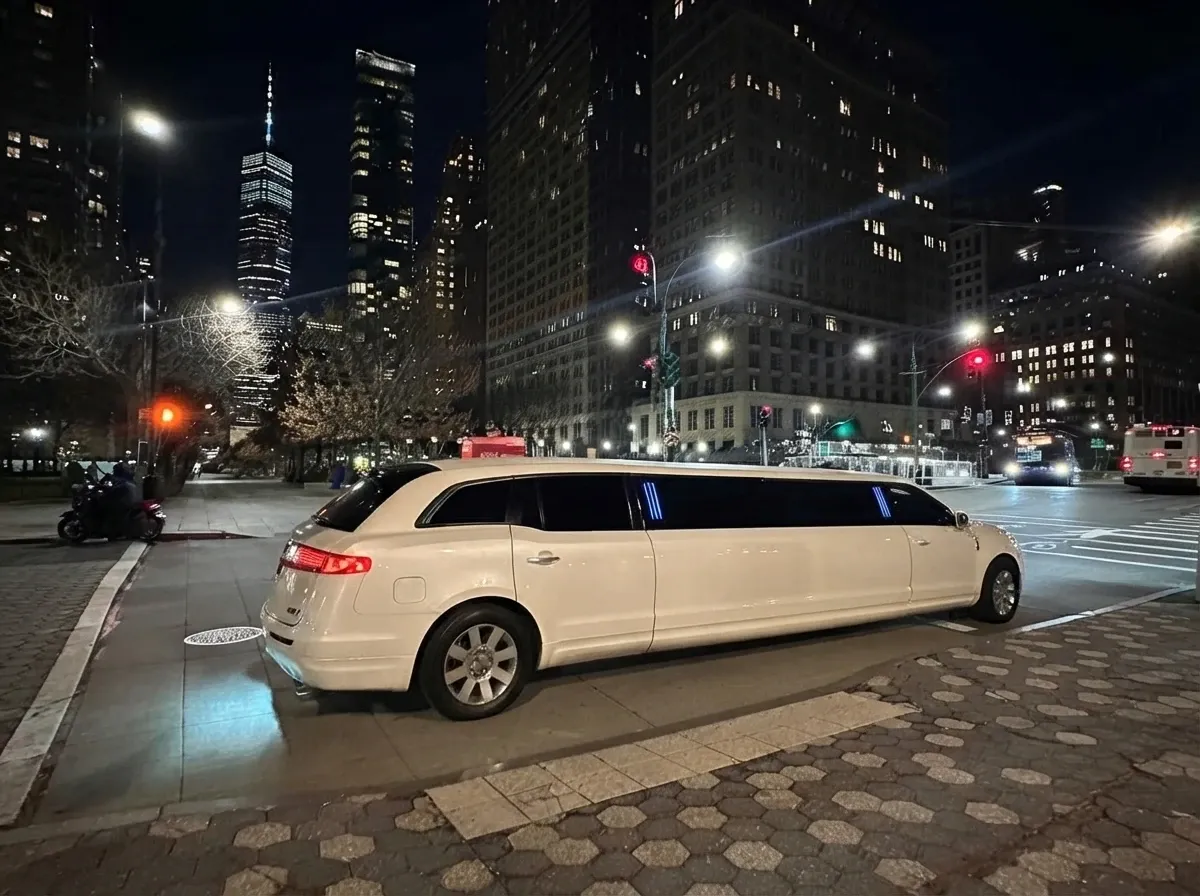 White Lincoln MKT Limousine, photo 2 for limo rental White Lincoln MKT Limousine, photo 2 for limo rental