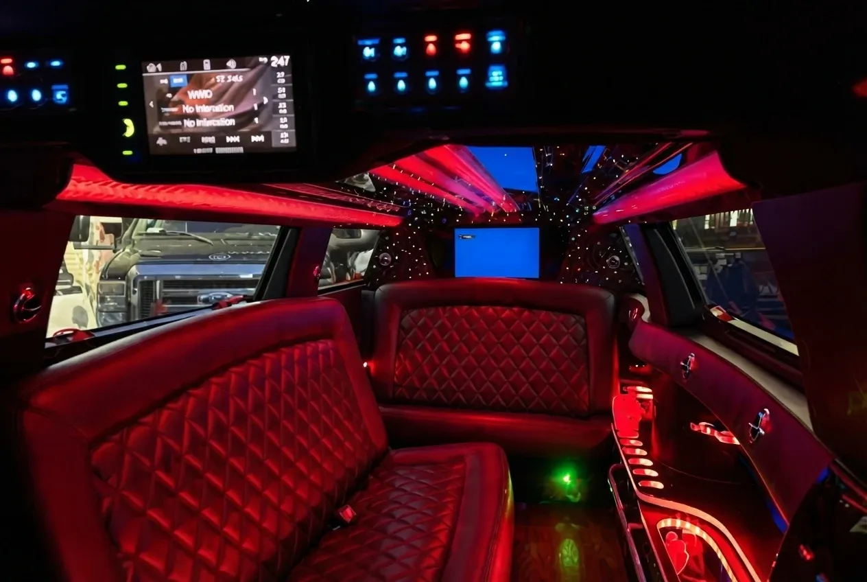 White Lincoln MKT Limousine, photo 6 for limo rental White Lincoln MKT Limousine, photo 6 for limo rental