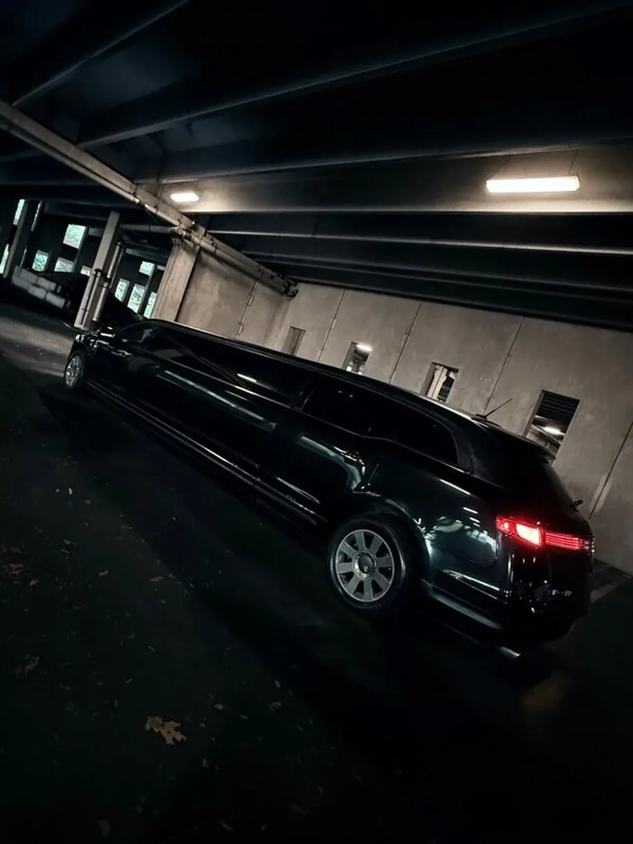 Black Lincoln MKT Limousine exterior, photo 4 for limo rental in Colorado