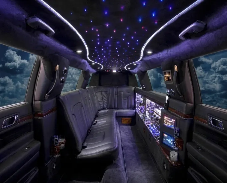 Black Lincoln MKT Super Limousine, photo 2 for limo rental Black Lincoln MKT Super Limousine, photo 2 for limo rental