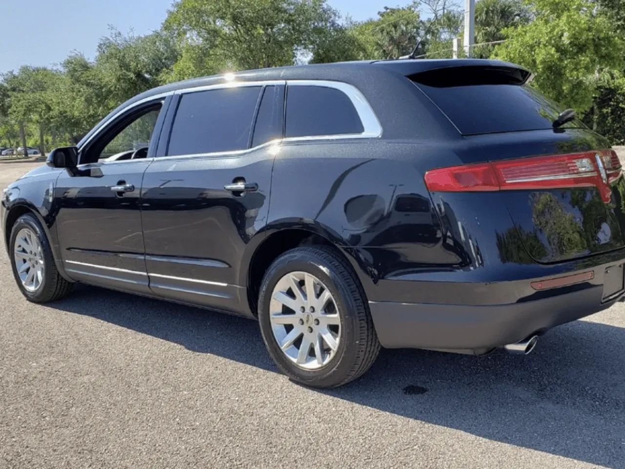 Black Lincoln MKT Town Car for airport transfers Black Lincoln MKT Town Car for airport transfers