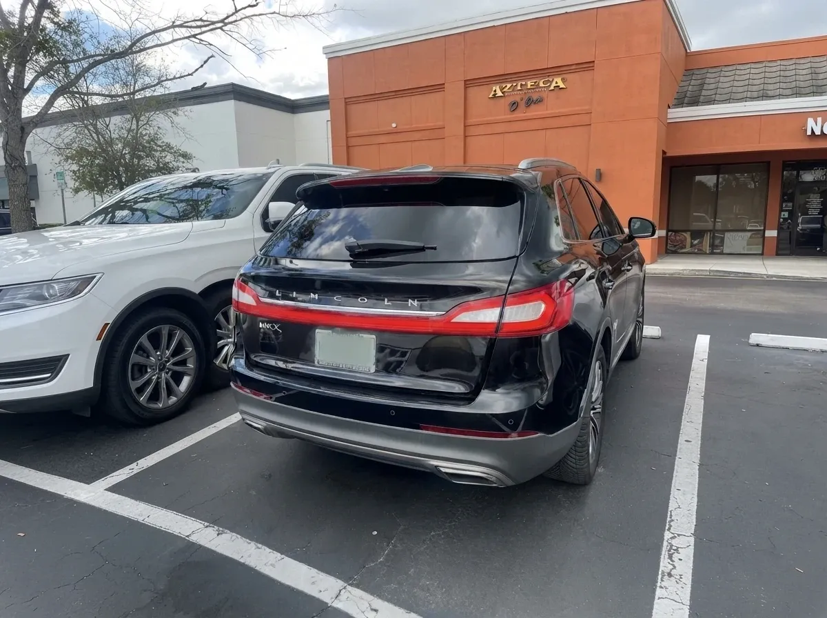 Black Lincoln MKX for airport transfers Black Lincoln MKX for airport transfers