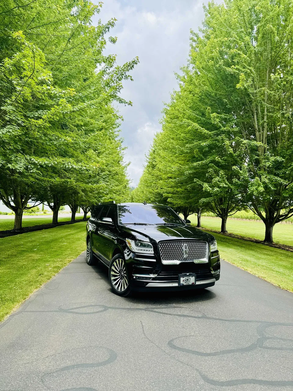 Black Lincoln Navigator exterior for airport transfers in Smith River, CA