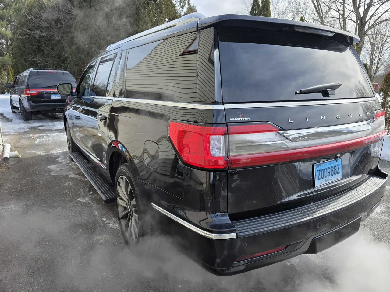 Black Lincoln Navigator with running boards for airport transfers