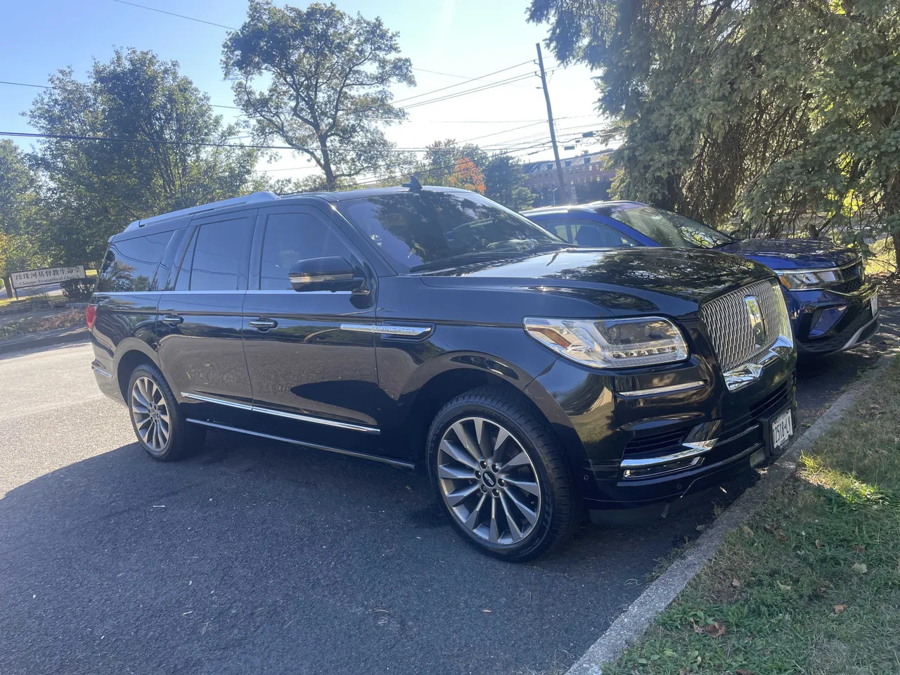 Black Lincoln Navigator for airport transfers Black Lincoln Navigator for airport transfers