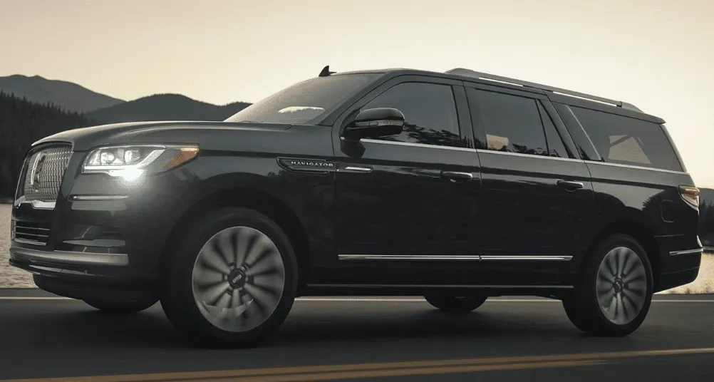 Black Lincoln Navigator for airport transfers in Covington, LA