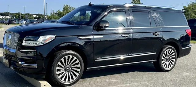 Black Lincoln Navigator for airport transfers