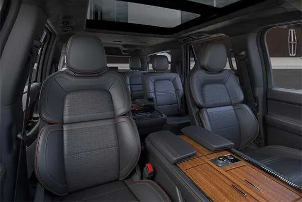 Lincoln Navigator interior for airport transfers Lincoln Navigator interior for airport transfers