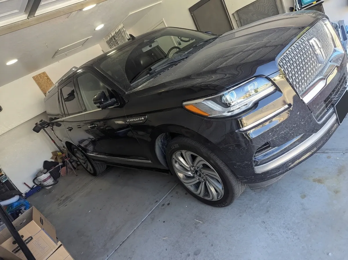 Black Lincoln Navigator L, photo 2 for airport transfers Black Lincoln Navigator L, photo 2 for airport transfers
